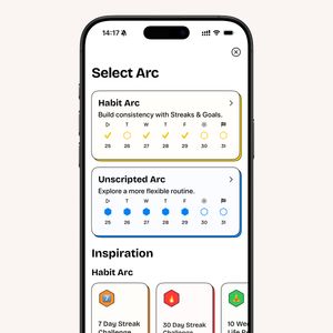 A screenshot of the app's 'Select Arc' screen, showing a choice between the focused 'Habit Arc' for building consistency and the flexible 'Unscripted Arc' for a more open routine.
